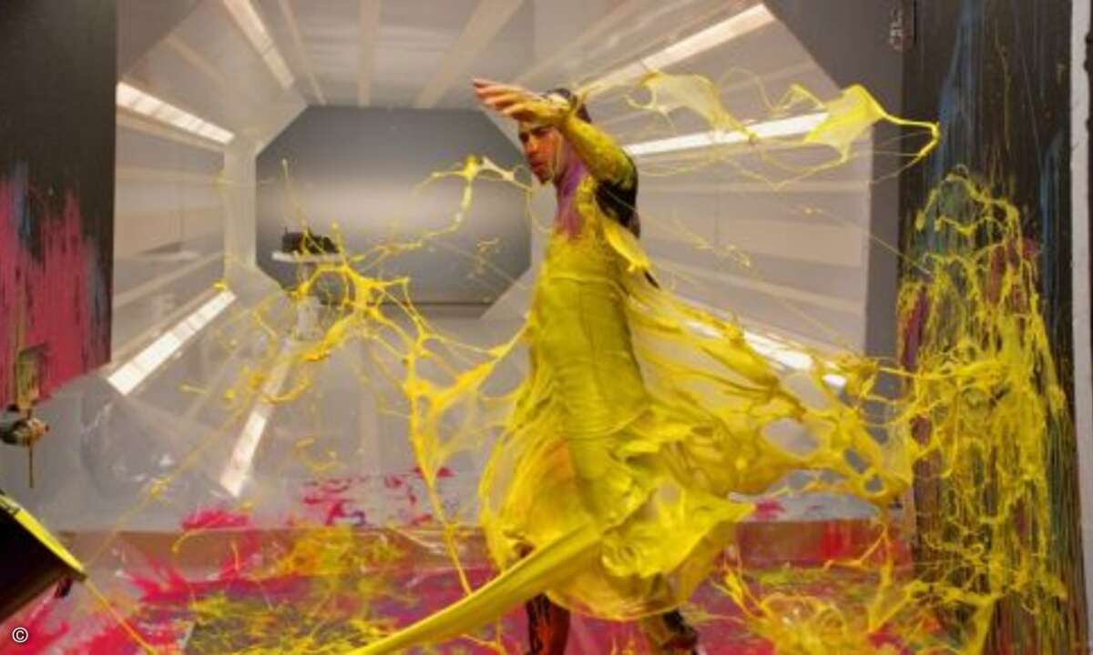 …darunter 200 Liter Cyan und je 100 Liter Gelb und Magenta (Bild: Epson)