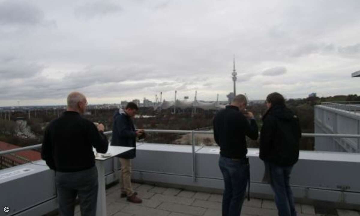 In München machte man im MS-Weitblick Station, von wo sich trotz herbstlichem Wetter ein schöner Blick auf den Olympiapark bot (Foto: CRN)
