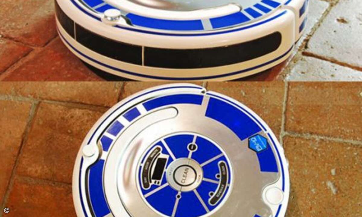 Direkt dahinter wartet ein perfekt gepflegter Fußboden - kein Wunder, bei diesem fleißigen Helferlein von Roomba, das mit einer R2-D2-Dekorfolie aufgehübscht wurde (Foto: Bel & Bel)