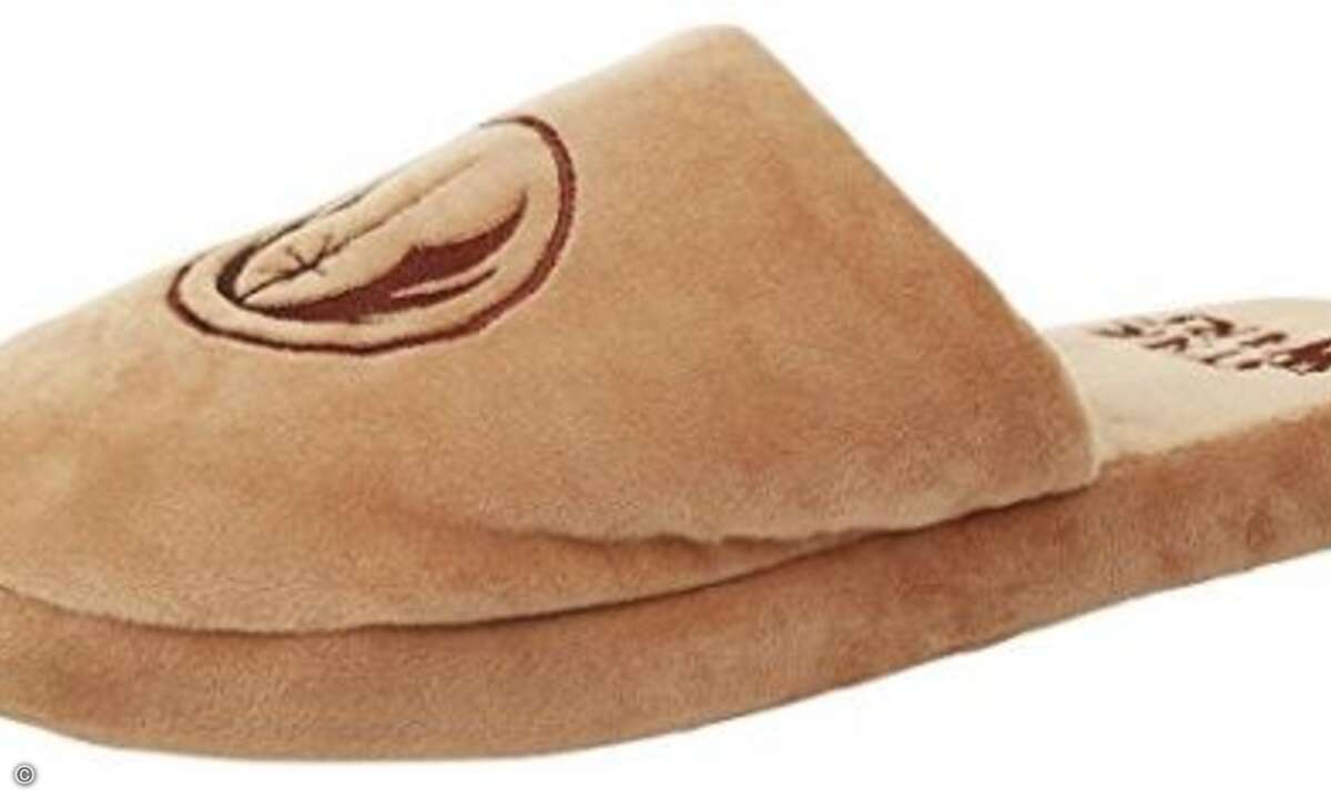 Um den frisch gepflegten Boden nicht gleich wieder zu verdrecken, werden originale Jedi-Pantioffeln verteilt (Foto: Disney)
