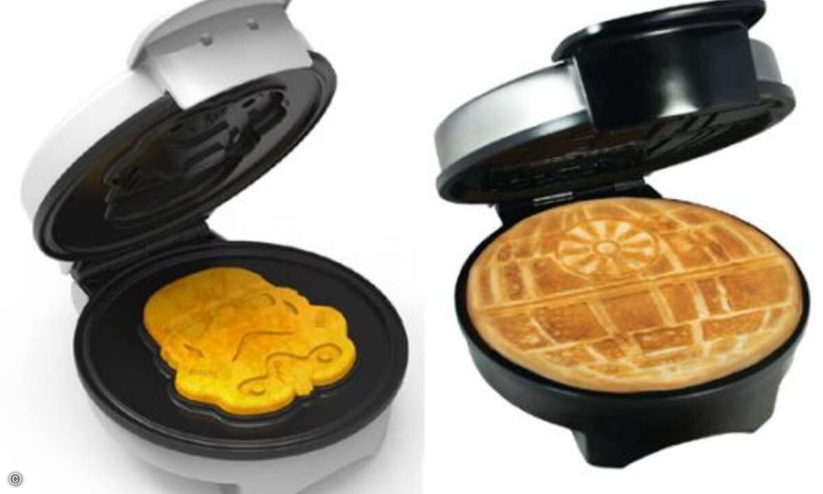 ...und ein paar Todesstern-Waffeln mit des Imperator liebstem Ahornsirup (Foto: License to Play / Pangea Brands)