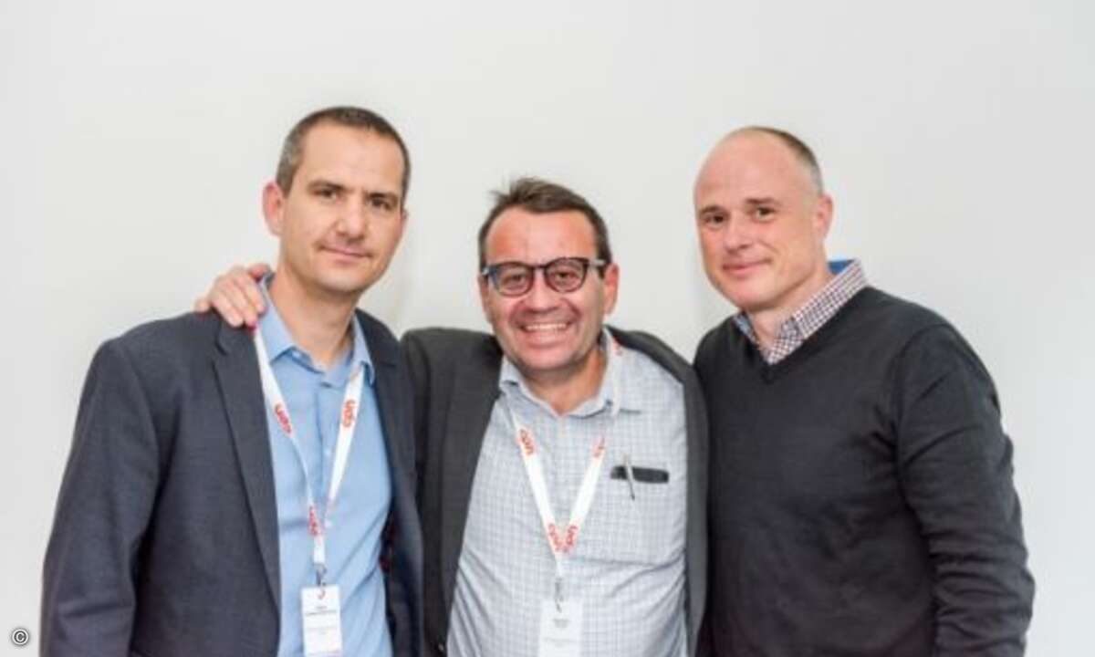 (v. li.) Tobias Schulte-Ostermann, Reinhold Gatzka und Thomas Busshart, Commercial Director von Apple Deutschland (Bild: CPN)