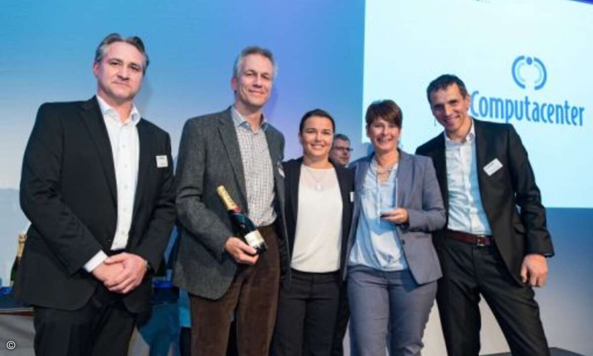 Die Auszeichnung »Enterprise Partner of the Year« ging an Computacenter: Christian Vogt (l.), Ivana Seitz (Mitte) und Tommy Grosche (r.) überreichten den Preis an Peter Schill und Claudia Schmälter