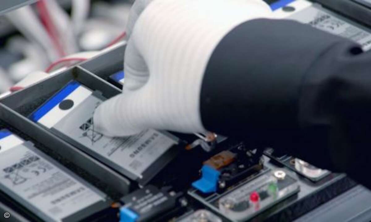 ... unter anderem ein achtstufiges Testverfahren für Akkus eingeführt (Foto: Samsung)