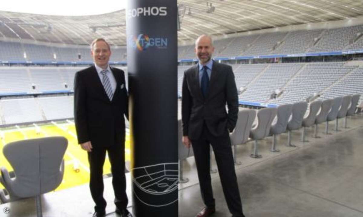 Und auch wenn das Münchner Wetter sich nicht von seiner besten Seite zeigte, wagten sich Sebastian Fiene (li.) und Jörg Schindler von Sophos für eine kleine Außenaufnahme nach draußen (Foto: CRN)
