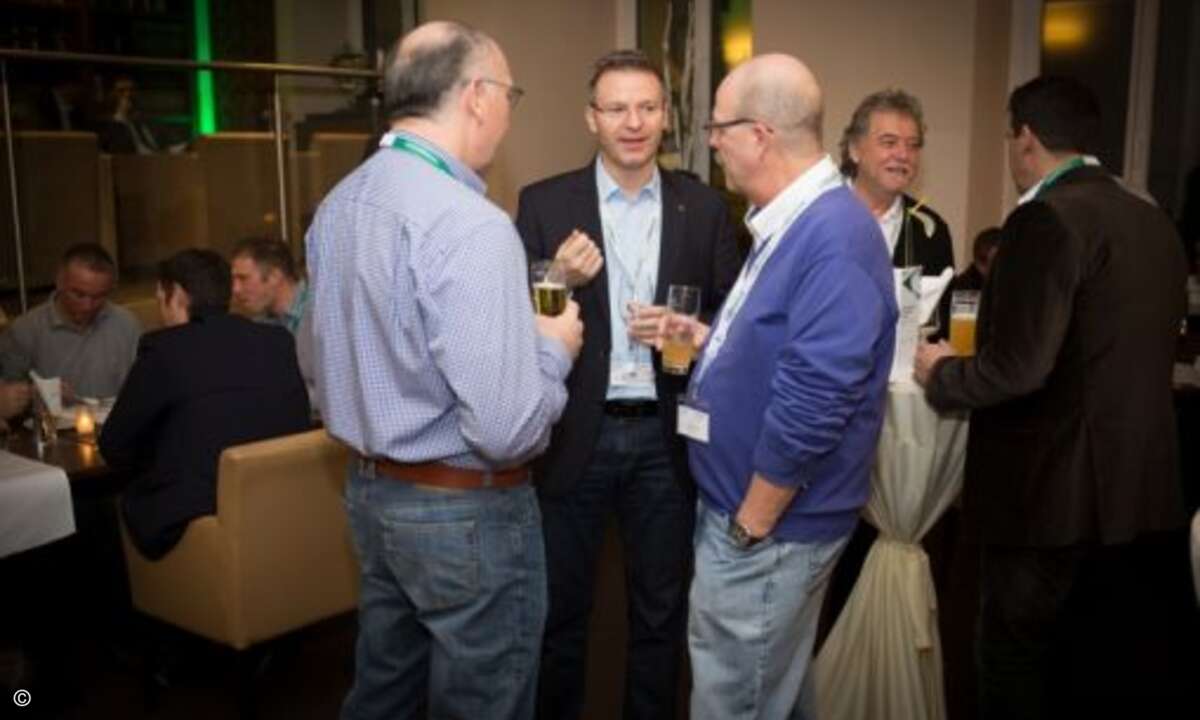 Holger Suhl (Kaspersky, Mitte) im Gespräch mit Lothar Grözinger und Gerold Kollmannthaler von der Grözinger Computer Lösungen GmbH (Foto: Kaspersky)