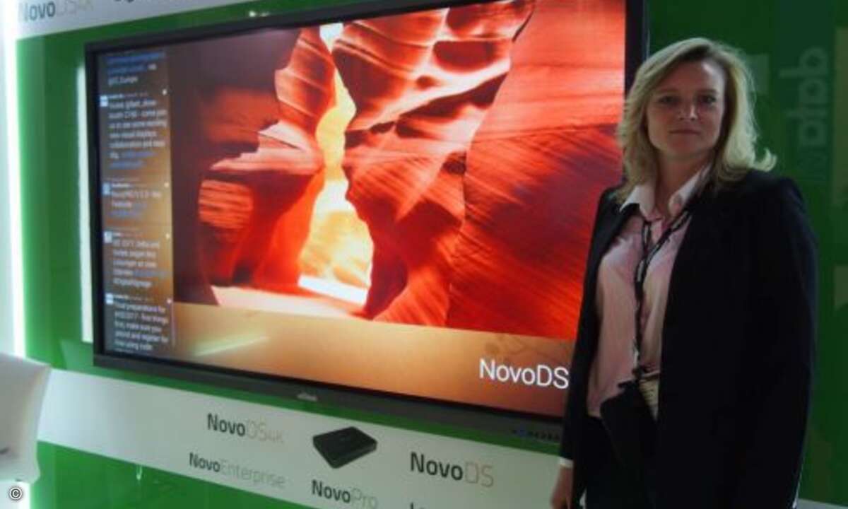 Auch Nadja Zink präsentiert den Messeteilnehmern neue Projektoren für den Education- und Collaboration-Bereich(Bild: CRN)