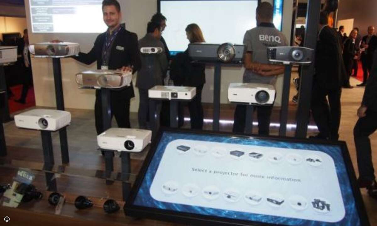 Marcel Murawski präsentiert die neuesten Produkte von Benq (Bild: CRN)