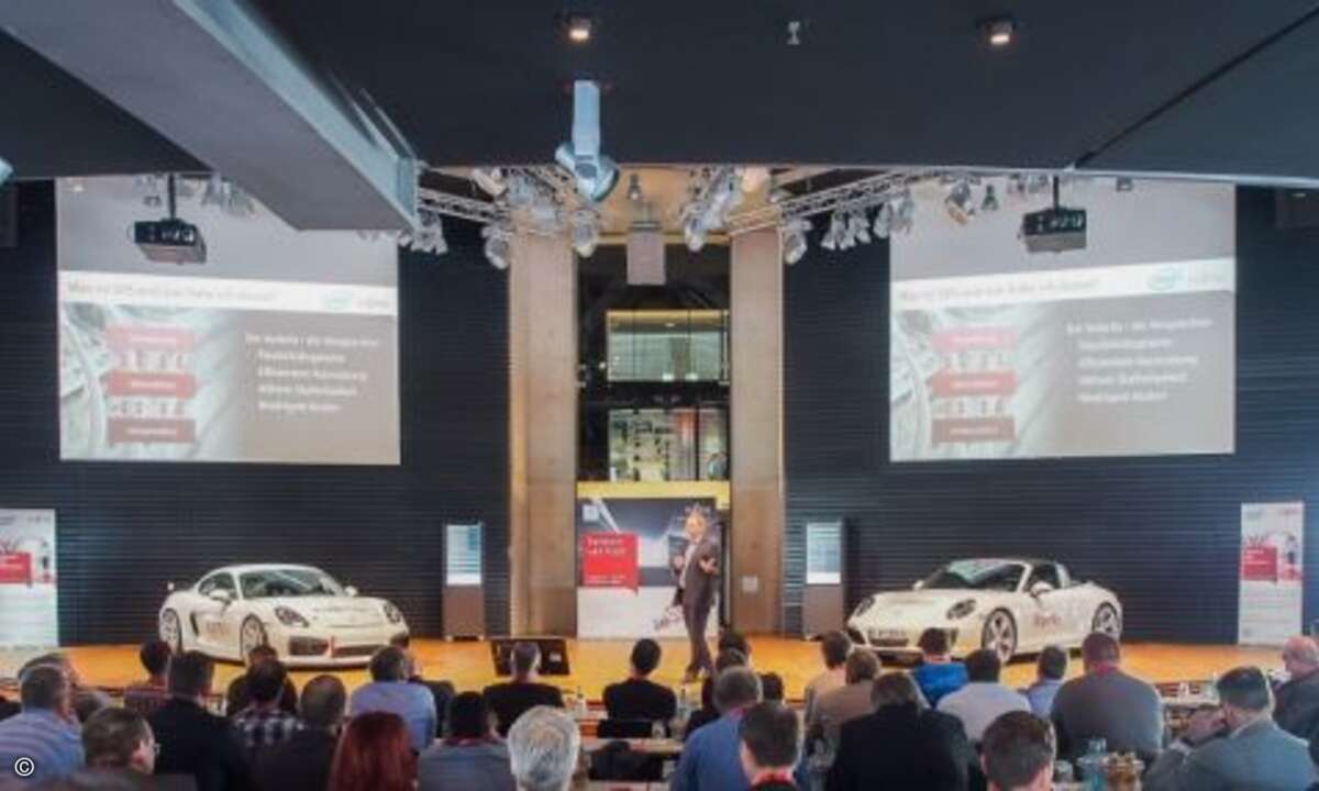 Schnelle Speicher und schnelle Autos gehören klar zusammen auf die Bühne (Foto: Fujitsu)