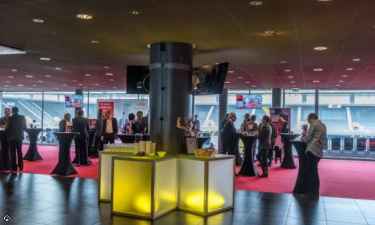 Im Stade de Suisse in Bern hatte man von den Veranstaltungsräumlichkeiten einen guten Blick ins Innere des Stadions… (Foto: Fujitsu)