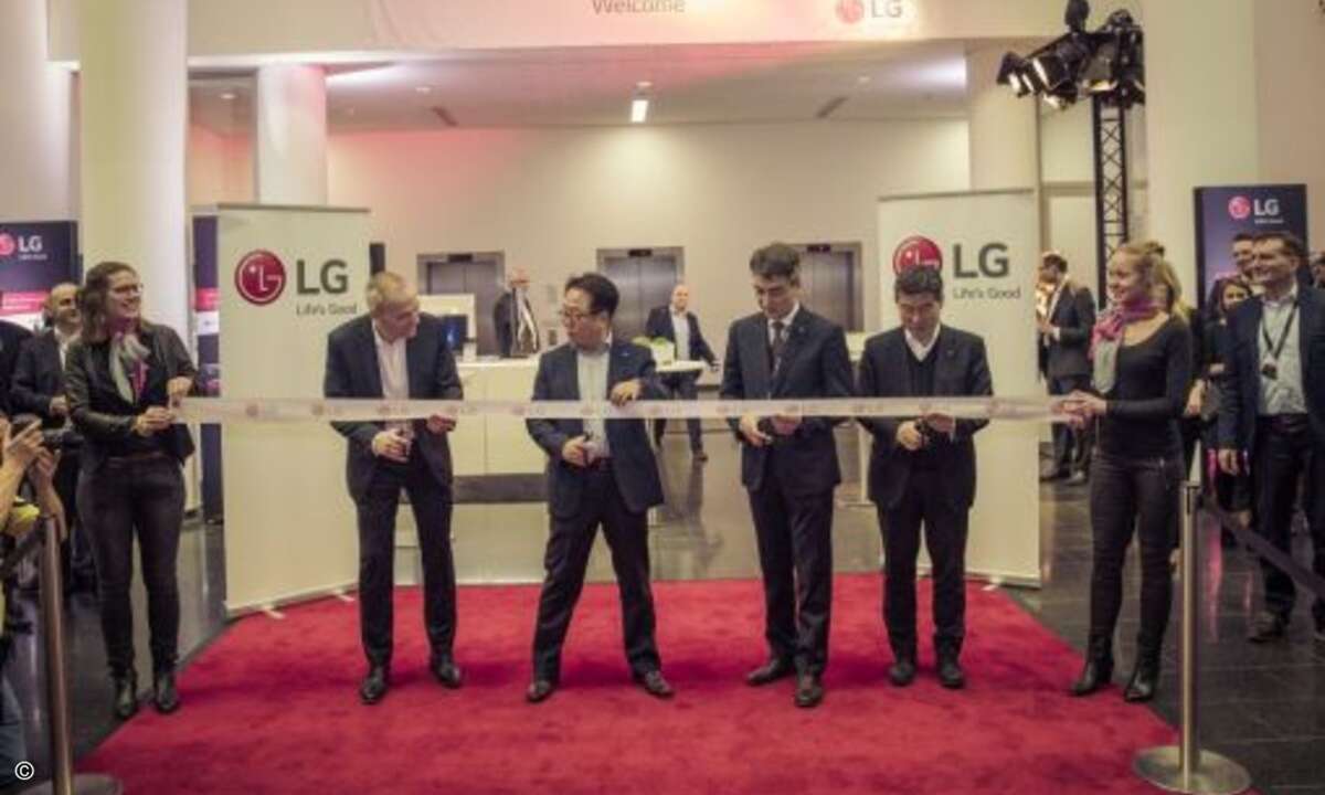 Eröffneten die neue Europazentrale (von links): Martin Winkler (COO LG Electronics Western Europe), Europa-President Wayne Park, Dr. Su-Birm Park (Vice President LG Vehicle Components Europe) und Scott Sim (CFO LG Electronics Western Europe). (Bild: