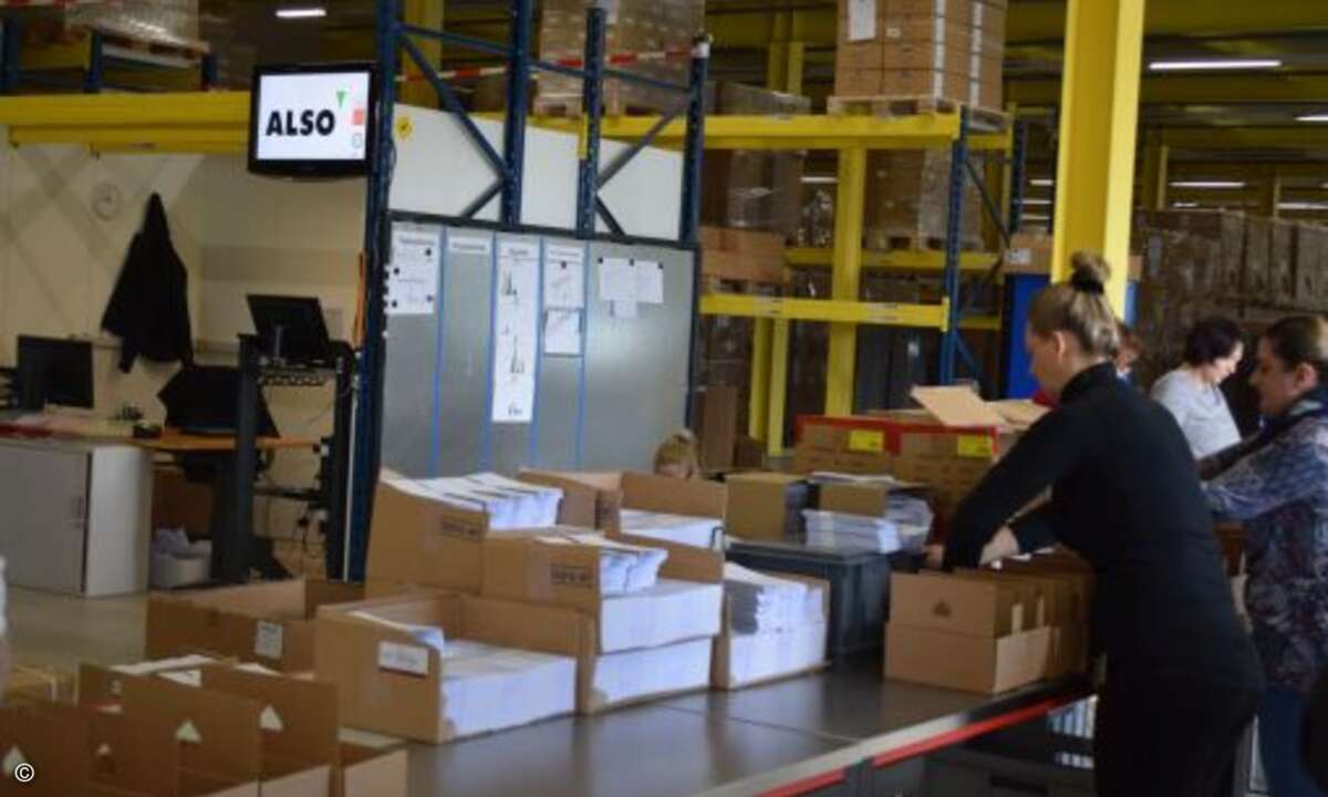 Noch kommt moderne Logistik ohne Menschen nicht aus, wann Roboter übernehmen, ist wohl nur eine Frage der Zeit.
