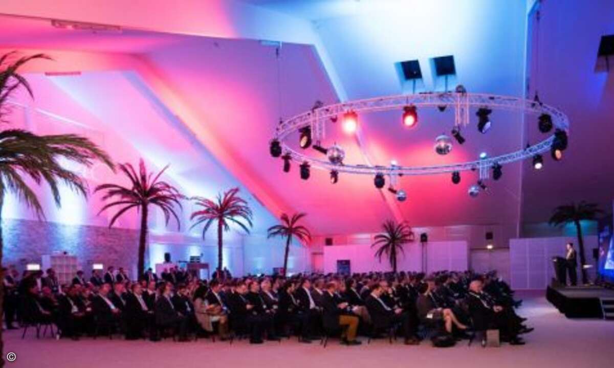 Keynote unter Palmen im Beachclub Chamäleon (Bild: Dell EMC)