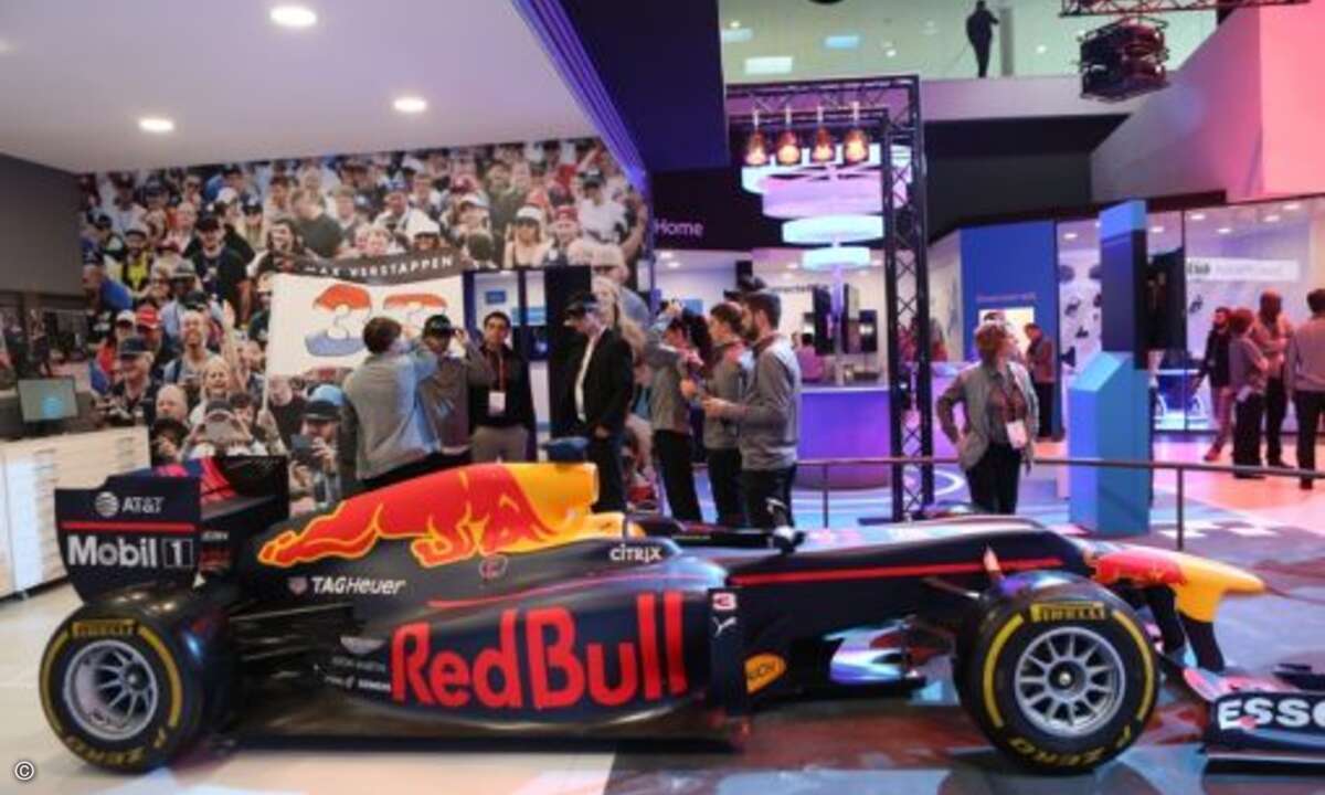 AT&T und Red Bull Racing demonstrierten die Technologie eines Formel 1-Wagens mithilfe der Hololens (Foto: GSM Association)