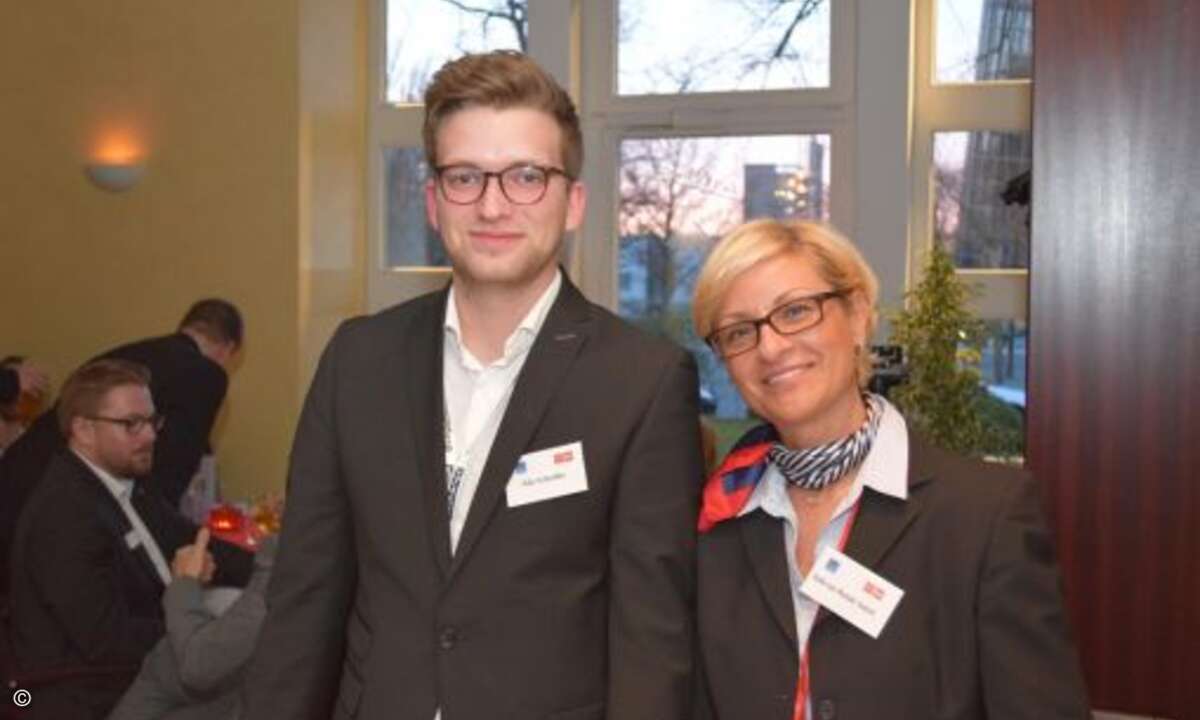 Nils Schnalke und Sükran Bulag-Smid sorgten wieder für einen reibungslosen Ablauf bei der Registrierung und beim Einlass (Foto: CRN)