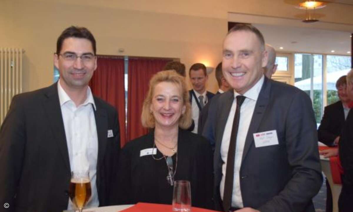 Steffen Buck und Martina Lübon (beide Deutsche Messe AG) zusammen mit Kurt Skupin (WEKA Mediengruppe München) (Foto: CRN)