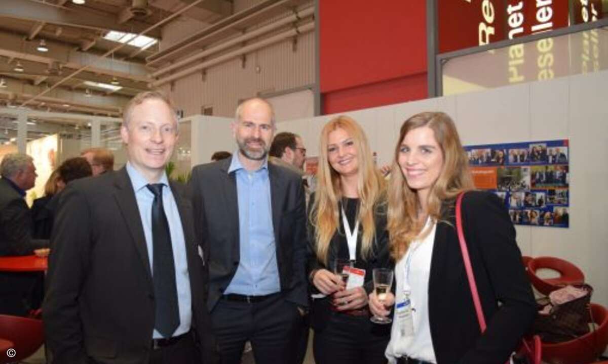 Sebastian Fiene und Jörg Schindler (beide Sophos) zusammen mit Carola Wunsch und Katharina Pfreintner (beide Ingram Micro) (Foto: CRN)