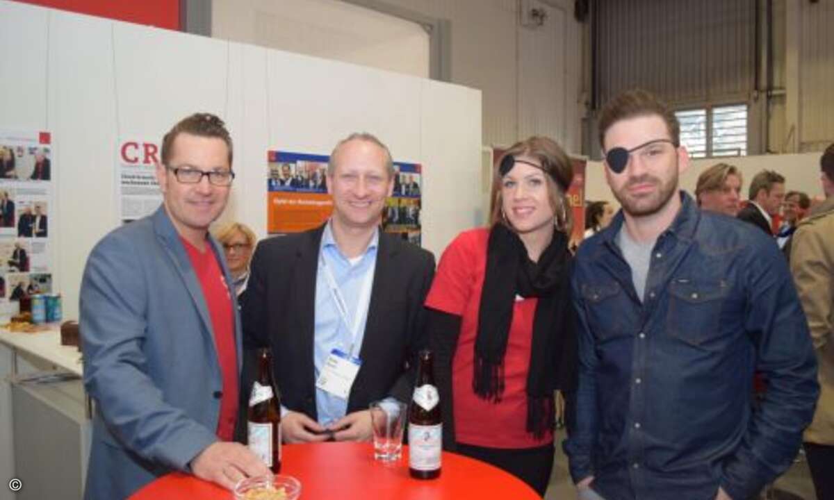 Immer auf der Suche nach fetter Beute im Channel: Mirko Rusch (Acer) und Martin Pfleiderer (Tarox) zusammen mit Marc Adelberg und Sandra Huber von CRN (Foto: CRN)