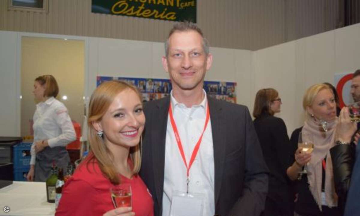 Damit die Kanonenschläge der CRN den Opfern auch richtig Angst machen, hatte sich Malina Colombo (CRN) die Unterstützung von Dirk Obendorf (Logitech) geholt (Foto: CRN)