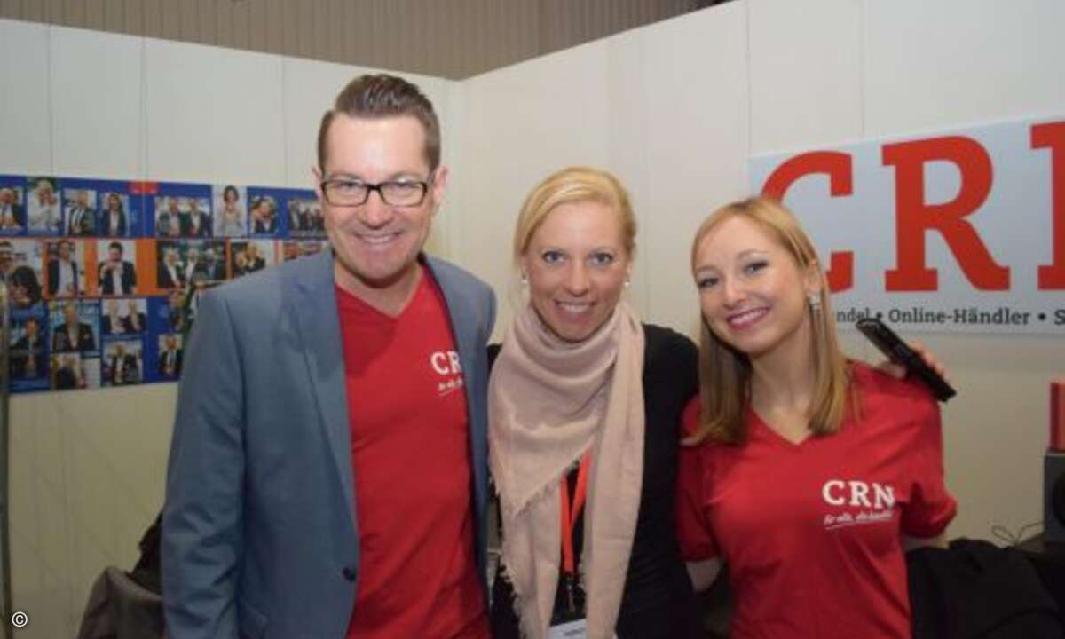 Ein Dreamteam auf Beutezug: Marc Adelberg (CRN) zusammen mit den Piratinnen Anja Frauenstein (Logitech) und Malina Colombo (CRN) (Foto: CRN)