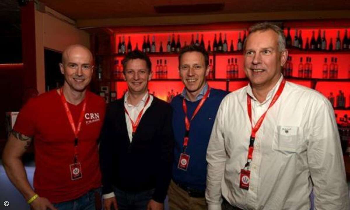 Freuen sich auf einen großartigen CeBIT-Einstieg: Matthäus Hose (WEKA FACHMEDIEN), Michael Hitzelberger (Tech Data), Stephan Dietl (HPE) und Jörg Reimann von UFP (Foto: SanDisk)