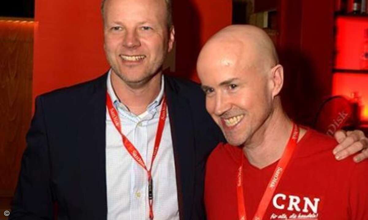 Markus Endejan (Memoryworld) zusammen mit Matthäus Hose (Foto: SanDisk)