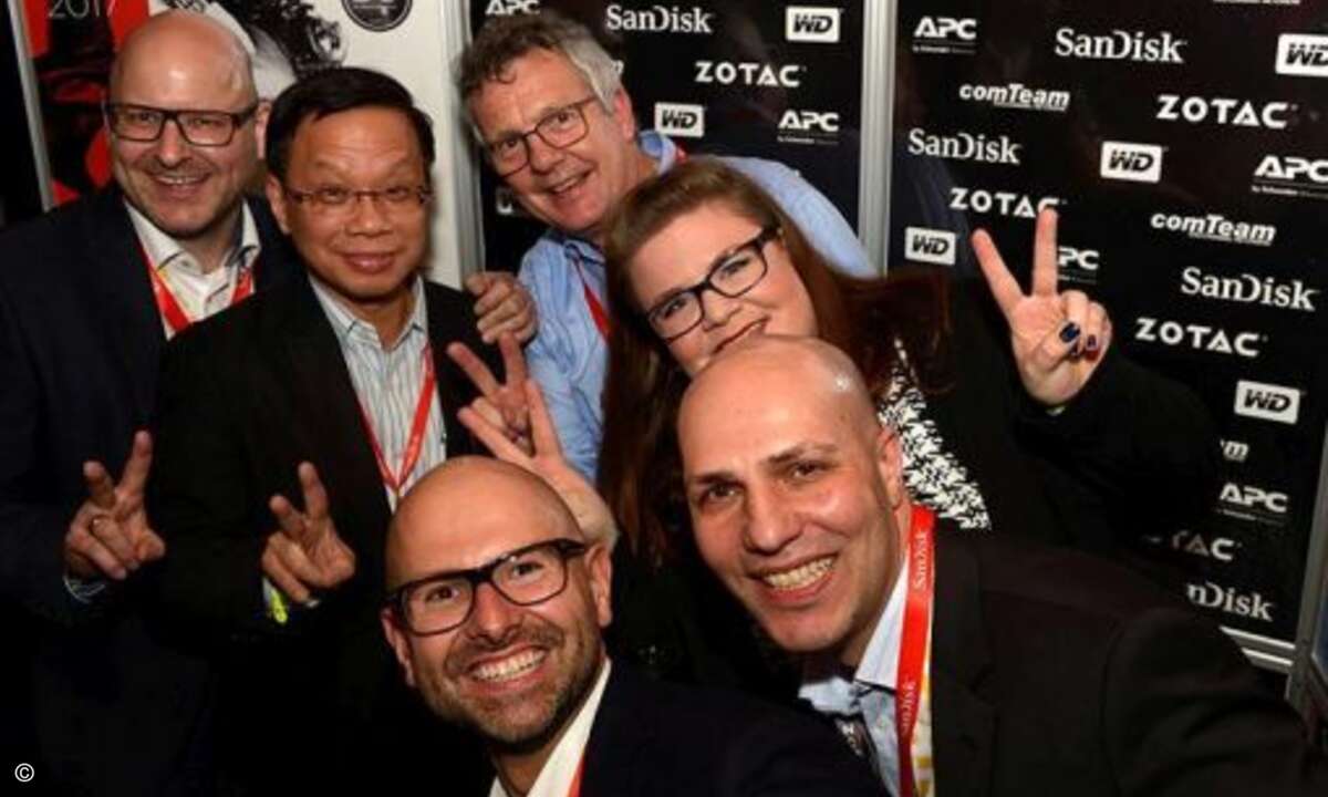 Natürlich lässt sich auch das Zotac-Team die erste Party der CeBIT 2017 nicht entgehen (Foto: SanDisk)