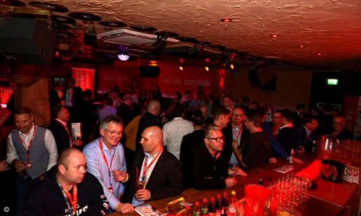 An der Bar gab es reichlich Getränkenachschub (Foto: SanDisk)