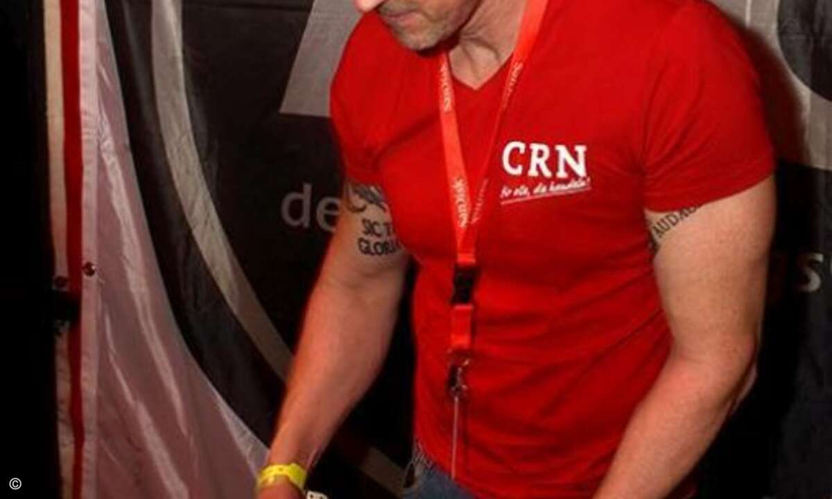 Während andere die Bar beanspruchten, suchte Matthäus Hose nach neuen Kicker-Gegnern (Foto: SanDisk)