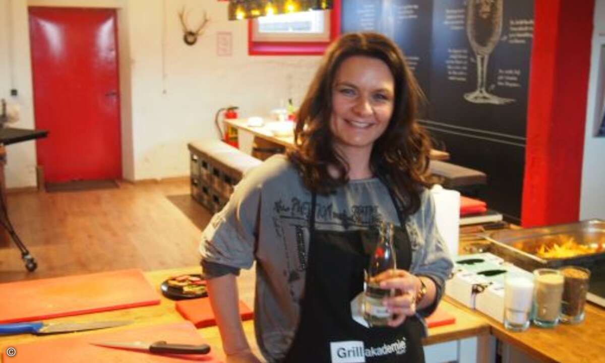 Ivonne Schlottmann von Also MPS genoss die selbstgemachten leckeren Grillspezialitäten (Bild: CRN)