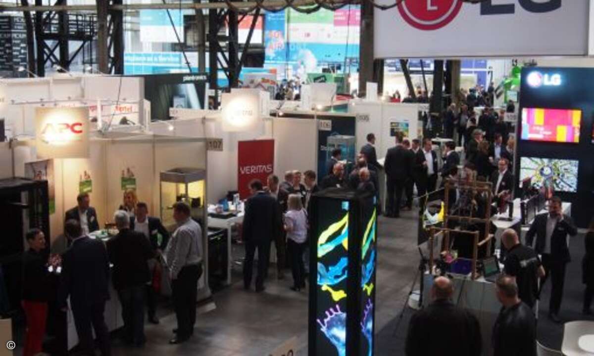 Über 4.000 Besucher drängten in die Jahrhunderthalle, um sich über die neuesten Trends zu informieren (Bild: CRN)