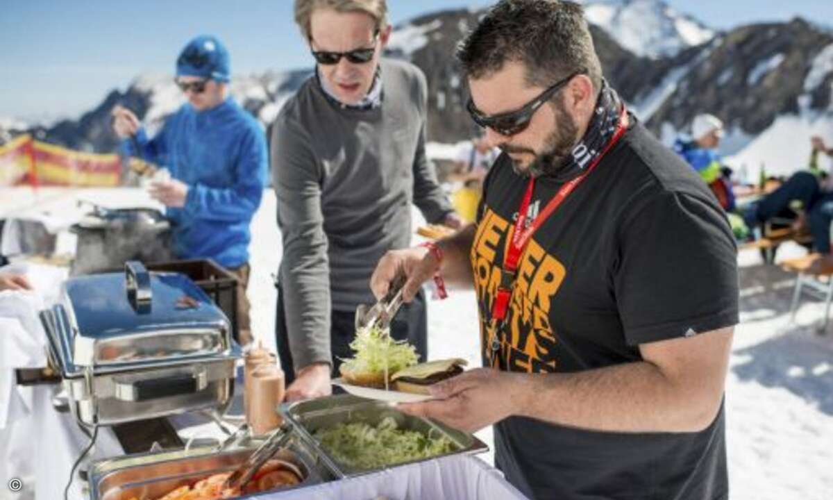 Unter anderem gab es leckere Burger... (Foto: Marcel Lämmerhirt / SanDisk)