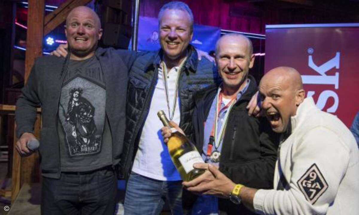 Das beste Team staubte eine Flasche Schampus ab (Foto: Marcel Lämmerhirt / SanDisk)