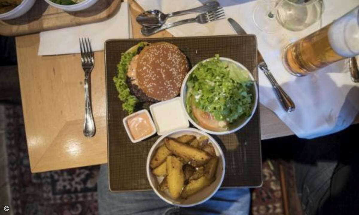 Und anderem gab es leckere Burger... (Foto: Marcel Lämmerhirt / SanDisk)