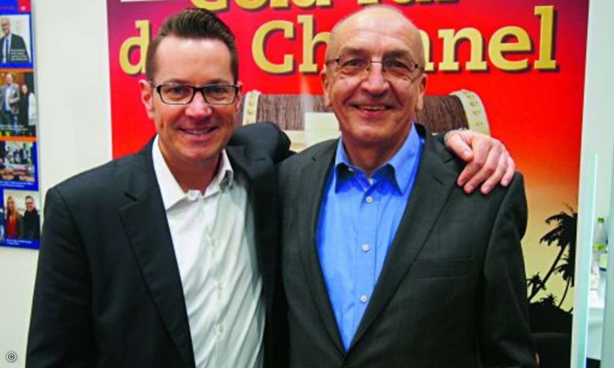 Marc Adelberg von CRN mit Eatons Channelmanagement-Legende Roland Lommer (re.) (Bild: CRN)