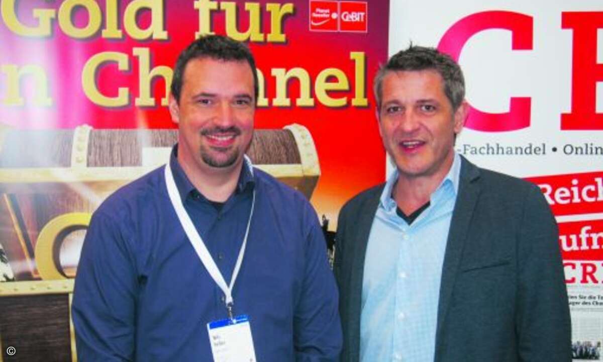 Nils Seiler von Epic Gear fachsimpelte mit Dieter Rahe von Schneider Electric (Bild: CRN)