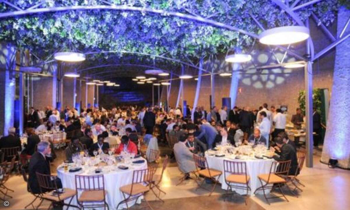 Das botanische Flair zog sich bis in den Festsaal (Foto: Sophos)