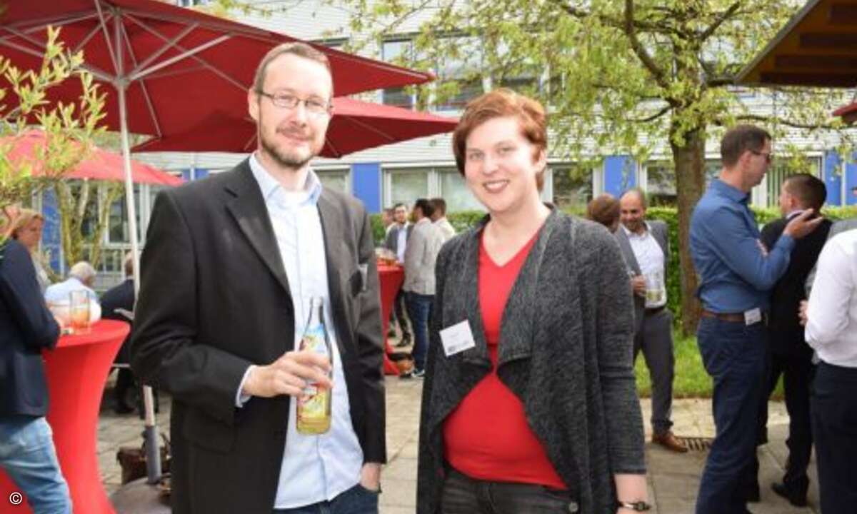 Genießen die gute Stimmung im Biergarten: Daniel Dubsky und Elisa Loy (beide CRN) (Foto: CRN)