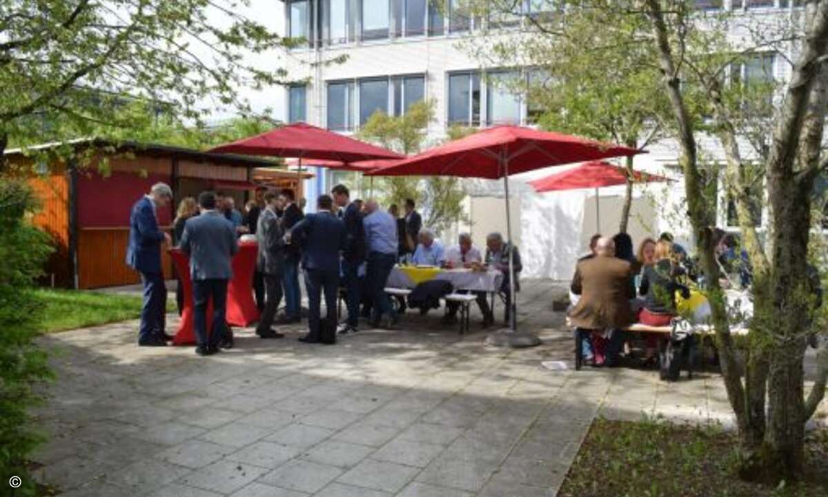 Im Anschluss an die Vorträge konnte noch einmal ausgiebig genetzwerkt werden (Foto: CRN)