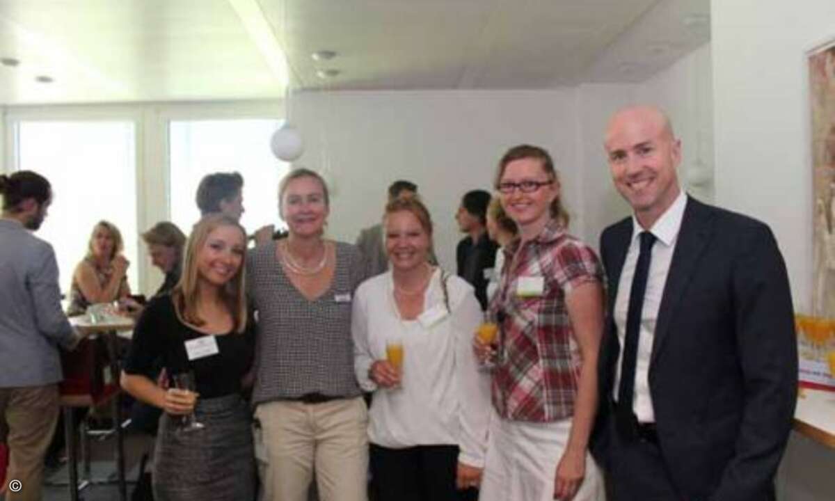 Malina Colombo (CRN), Sofie Steuer (funkschau), Susanna Heine, Michaela Mandel (beide Estos) und Matthäus Hose (WEKA FACHMEDIEN) sind bestens gelaunt (Bild: CRN)