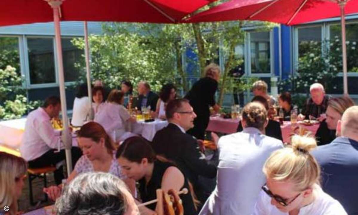 Der WEKA-Biergarten bot das beste Ambiente für einen entspannten Branchen-Plausch (BIld: CRN)