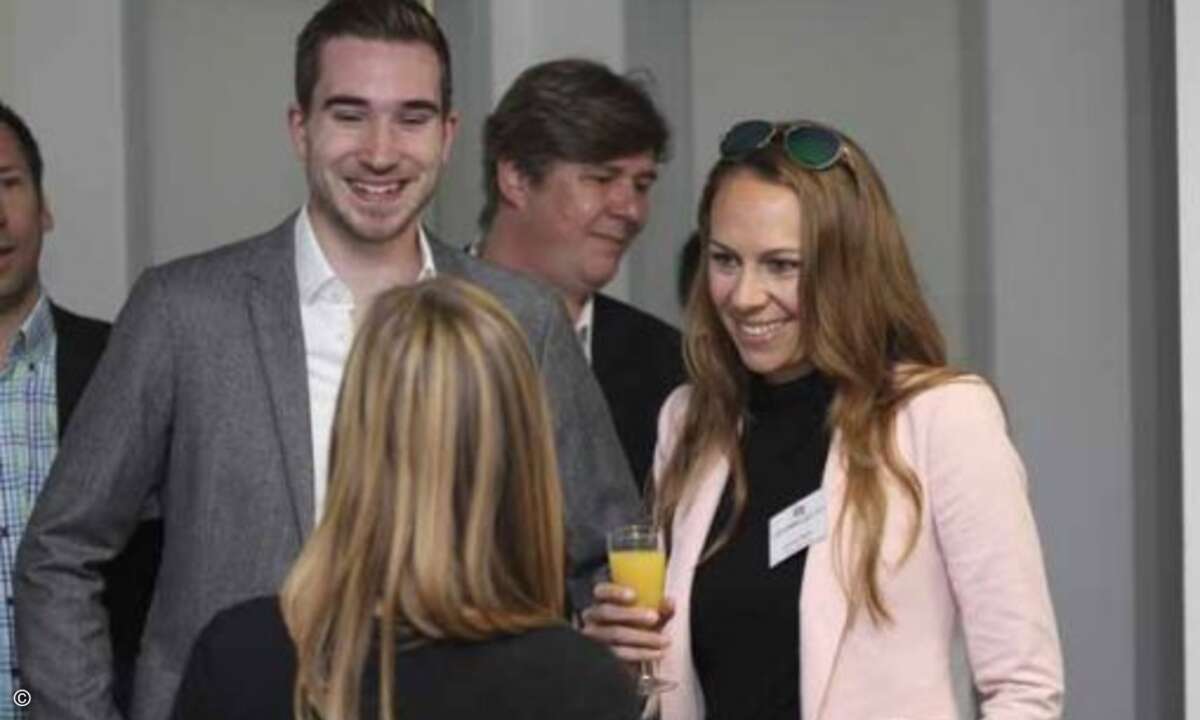 Chris Schröder (Neos IT Services) und Stefanie Pöschl (Telefónica Germany) (Bild: CRN)
