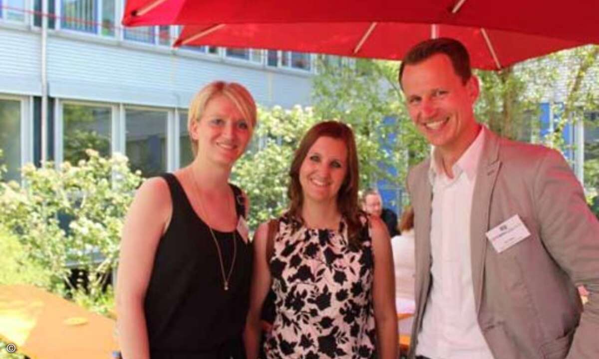 Monique Gepp (Team Lewis), Natascha Schüßler (Schneider Electric) und Eric Weis (funkschau) (Bild: CRN)