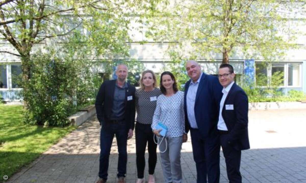 (v. re.) Thorsten Skotnica (TDT), Carolin Schlüter (CRN), Katja Neumann, Oliver Gorges (Cop) und Marc Adelberg (CRN) (Bild: CRN)