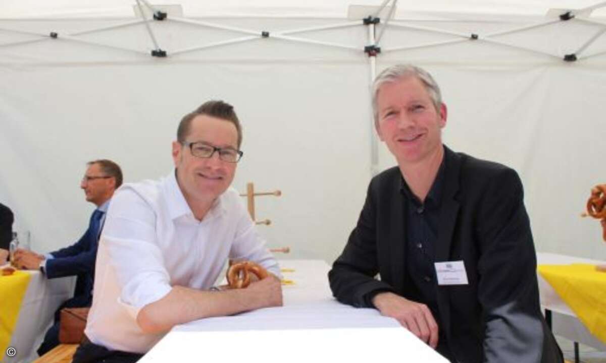 Marc Adelberg mit Elmar Woltering von AVM (Bild: CRN)