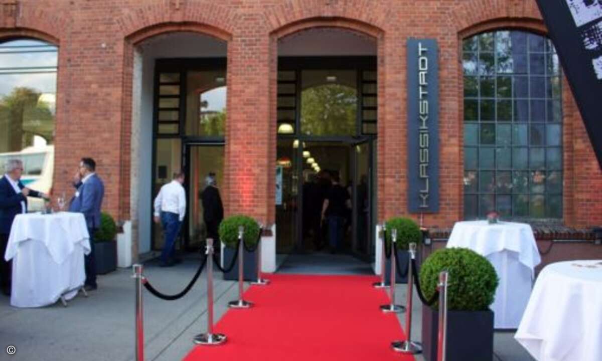 Für die Abendveranstaltung hatte Watchguard dann den roten Teppich ausgerollt, ging es doch um die Verleihung der Partner-Awards (Foto: Watchguard)