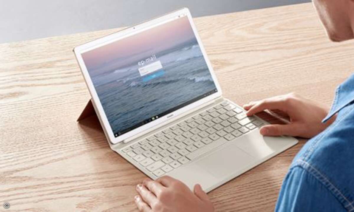 Das Display lässt sich stufenlos um 160 Grad neigen - allerdings nur mit dem Tastaturcover als Ständer (Foto: Huawei)