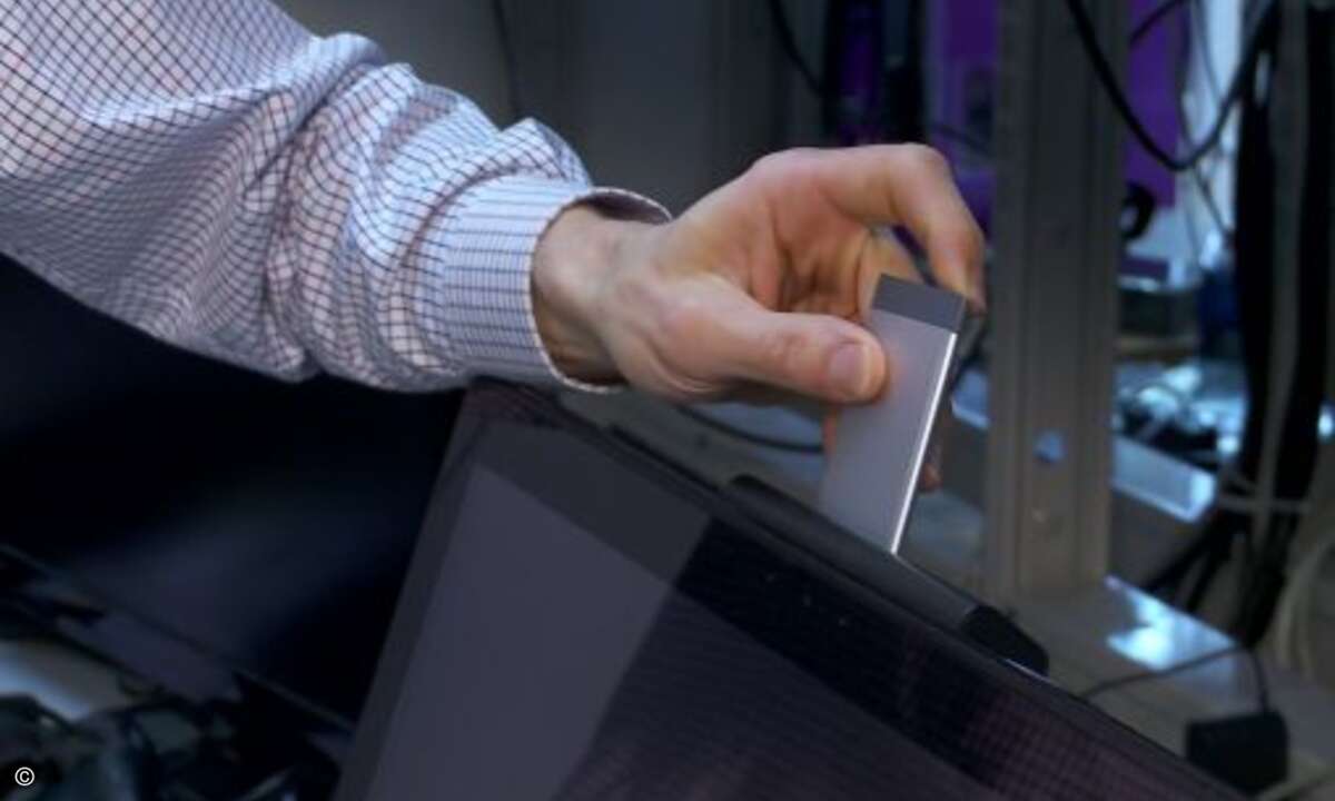 ...bereits ein entsprechendes Dock zum Einstecken der Compute Card integriert ist, so dass... (Foto: Intel)