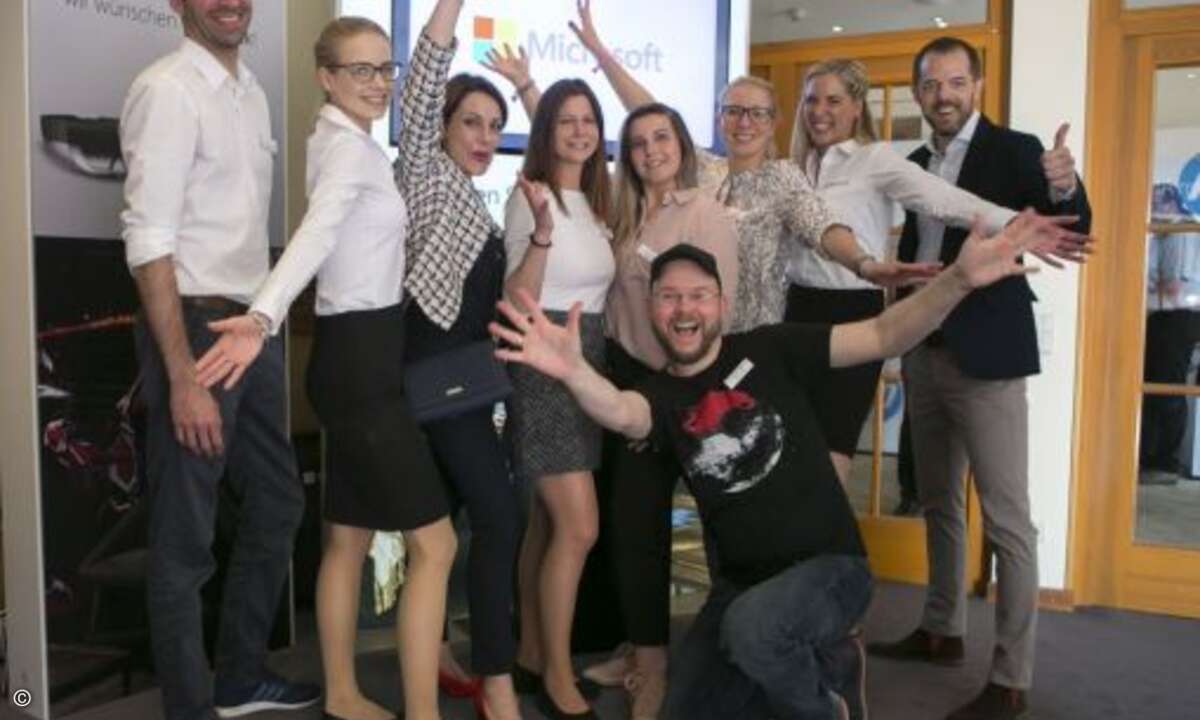 Das Microsoft-Team in Feierlaune (Bild: Nona Arabuli)
