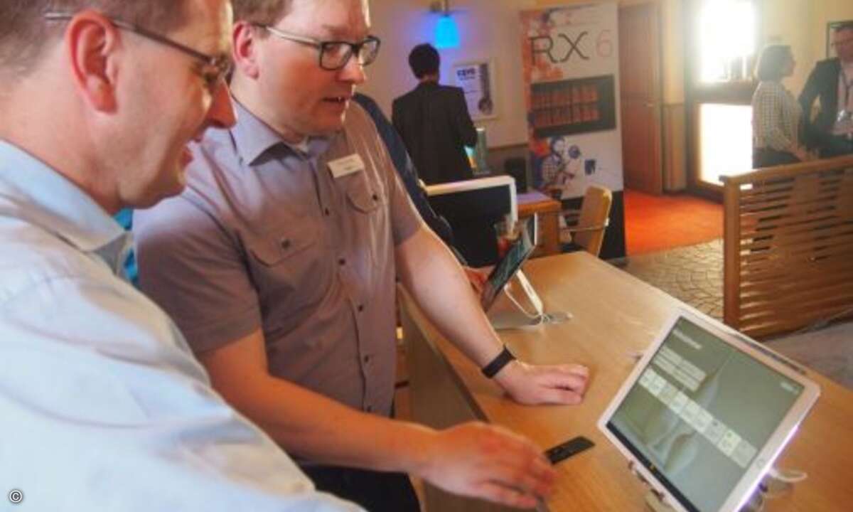 Andy Kleinke von Apple demonstriert, dass sich mit einem Tablet....(Bild:CRN)